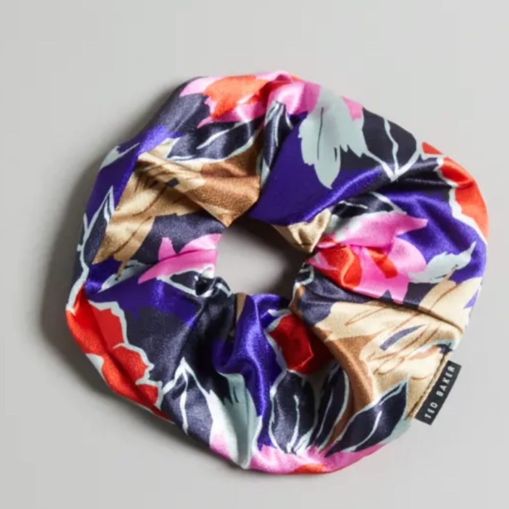 NWT Ted Baker Oversized Bolt On Floral Scrunchie. Has sold out at Ted Baker.
